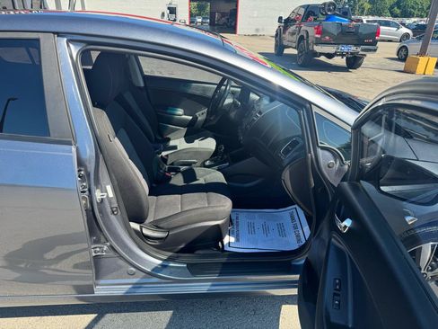 Used 2018 Kia Forte S w/ S Technology Plus Package FWD image 9