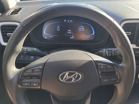 Used 2023 Hyundai Venue Limited image 29