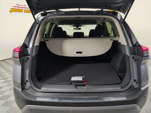 Used 2023 Nissan Rogue SV FWD image 5
