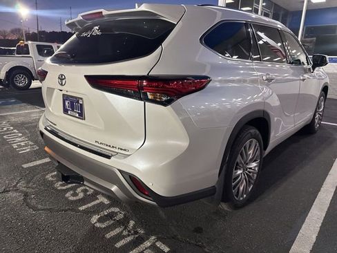 Used 2022 Toyota Highlander Platinum image 15