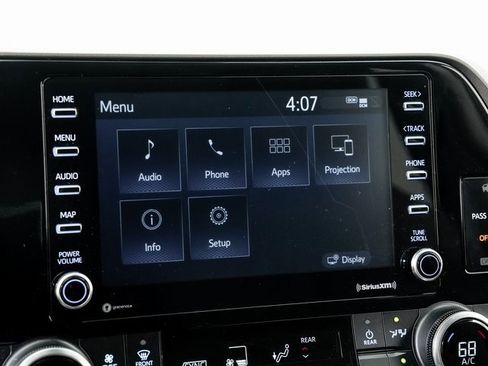 Used 2022 Toyota Highlander L image 16