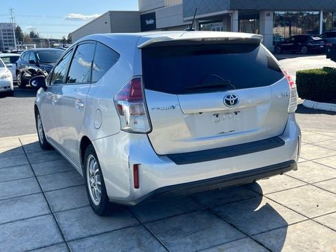 Used 2017 Toyota Prius V Three image 9