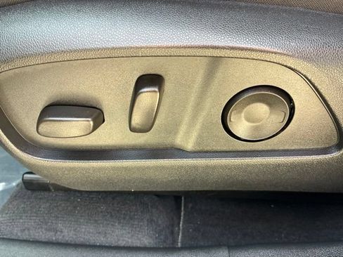 Used 2025 Chevrolet Equinox LT w/ Convenience Package II AWD/4WD image 17