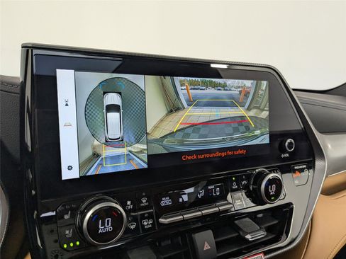 Used 2025 Toyota Highlander Platinum image 20