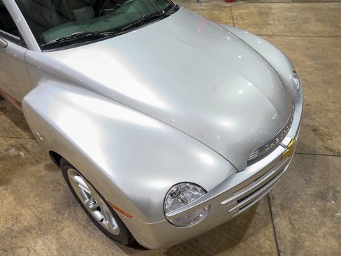 Used 2004 Chevrolet SSR w/ Preferred Equipment Group RWD image 14