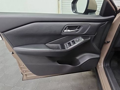 Used 2025 Nissan Rogue SV AWD/4WD image 27