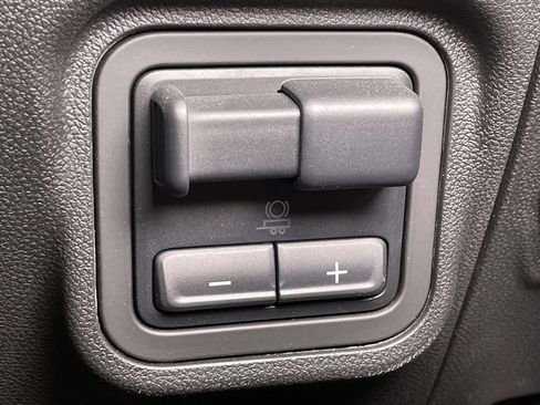 Used 2025 GMC Hummer EV 2X AWD/4WD image 29