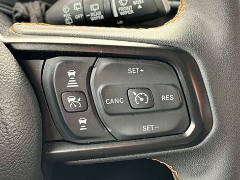 Used 2024 Jeep Wrangler Unlimited image 26