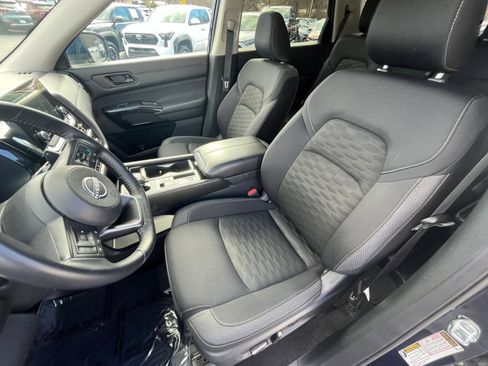 Used 2025 Nissan Pathfinder SV image 34