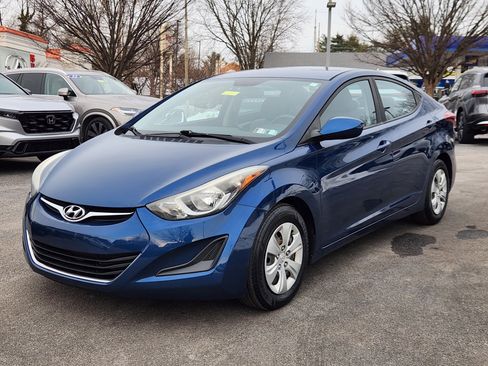 Used 2016 Hyundai Elantra SE image 2