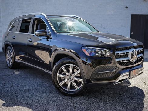 Used 2023 Mercedes-Benz GLS 450 4MATIC image 9