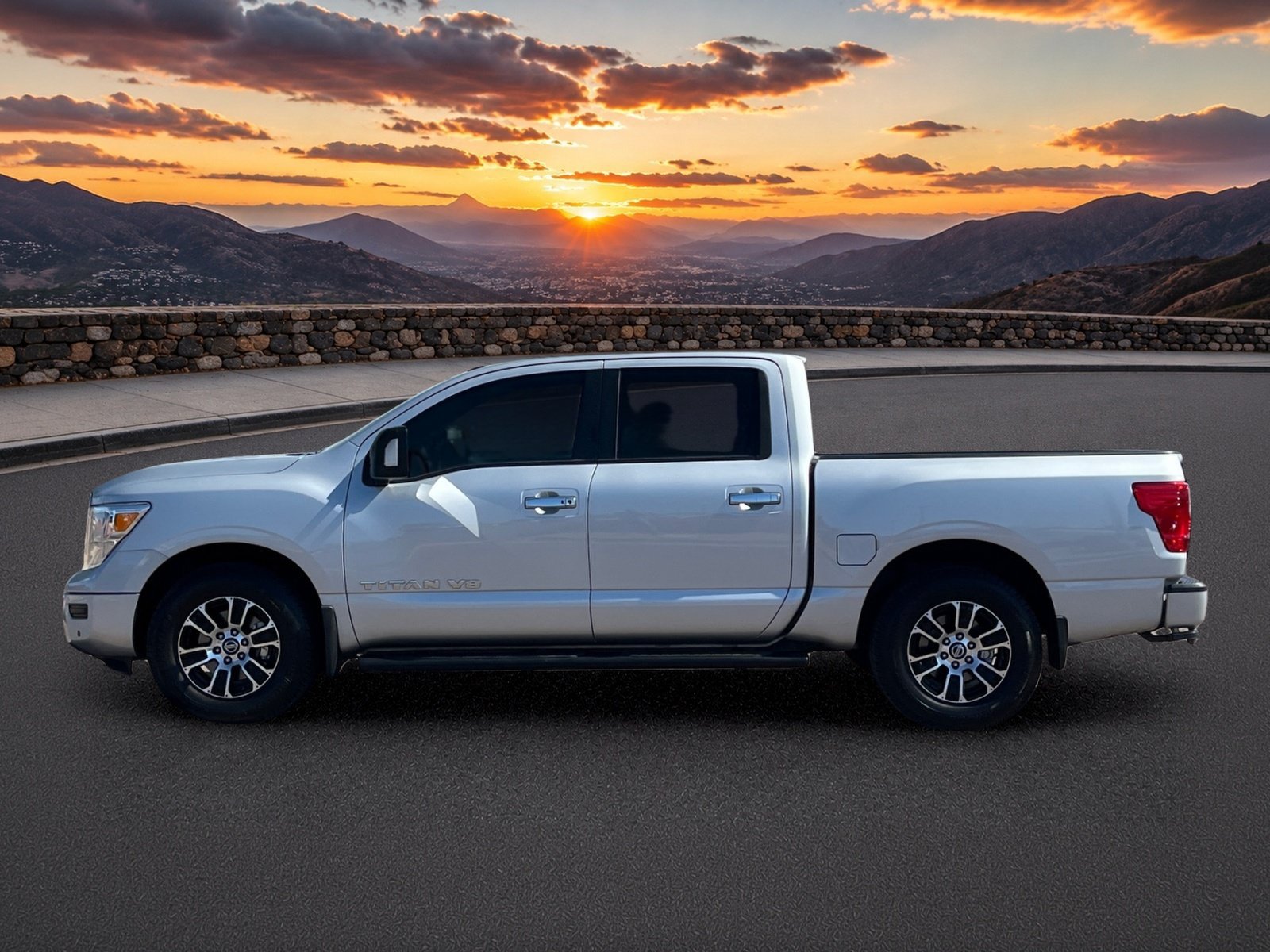 Used 2020 Nissan Titan SV w/ SV Convenience Package RWD image 3