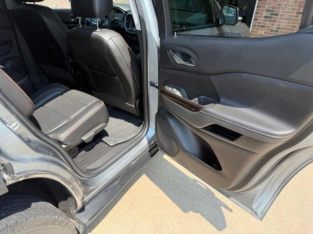Used 2023 GMC Acadia AT4 w/ Technology Package AWD/4WD image 20