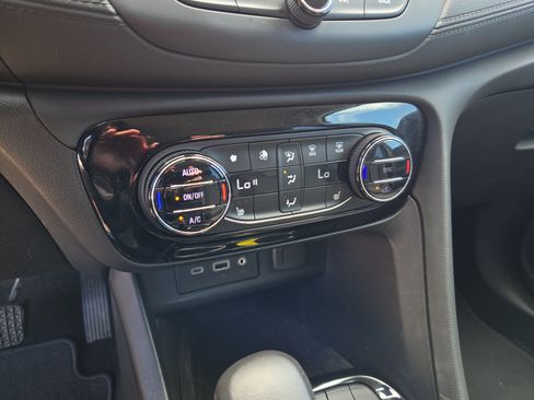 Used 2022 Buick Encore GX Select FWD image 22