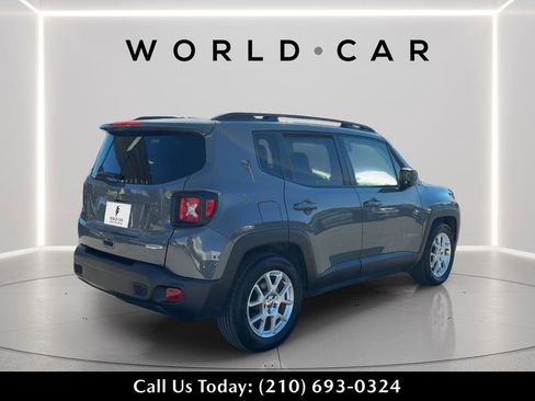 Used 2019 Jeep Renegade Latitude image 3