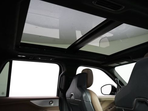 New 2026 Lincoln Navigator L Black Label AWD/4WD image 17