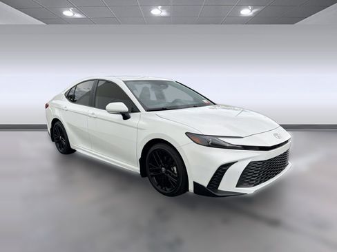Certified 2025 Toyota Camry SE FWD image 6