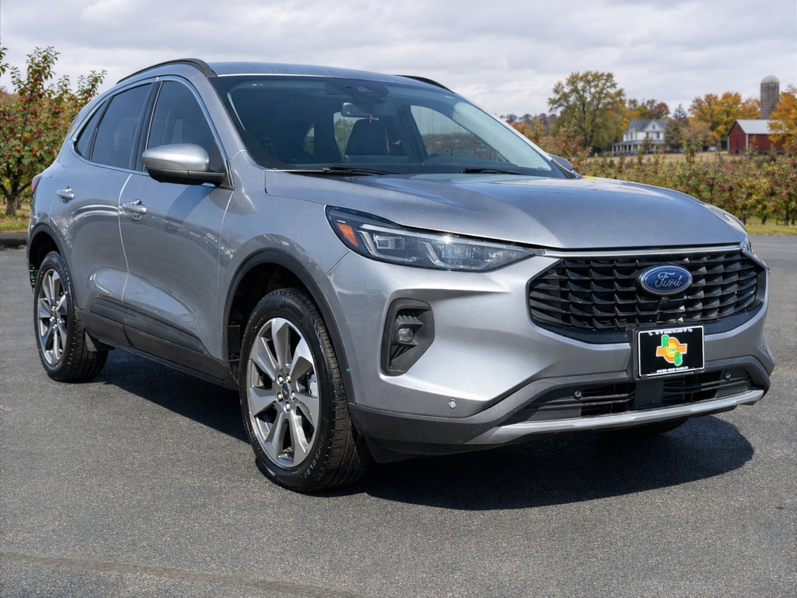 Used 2024 Ford Escape Platinum AWD/4WD image 2
