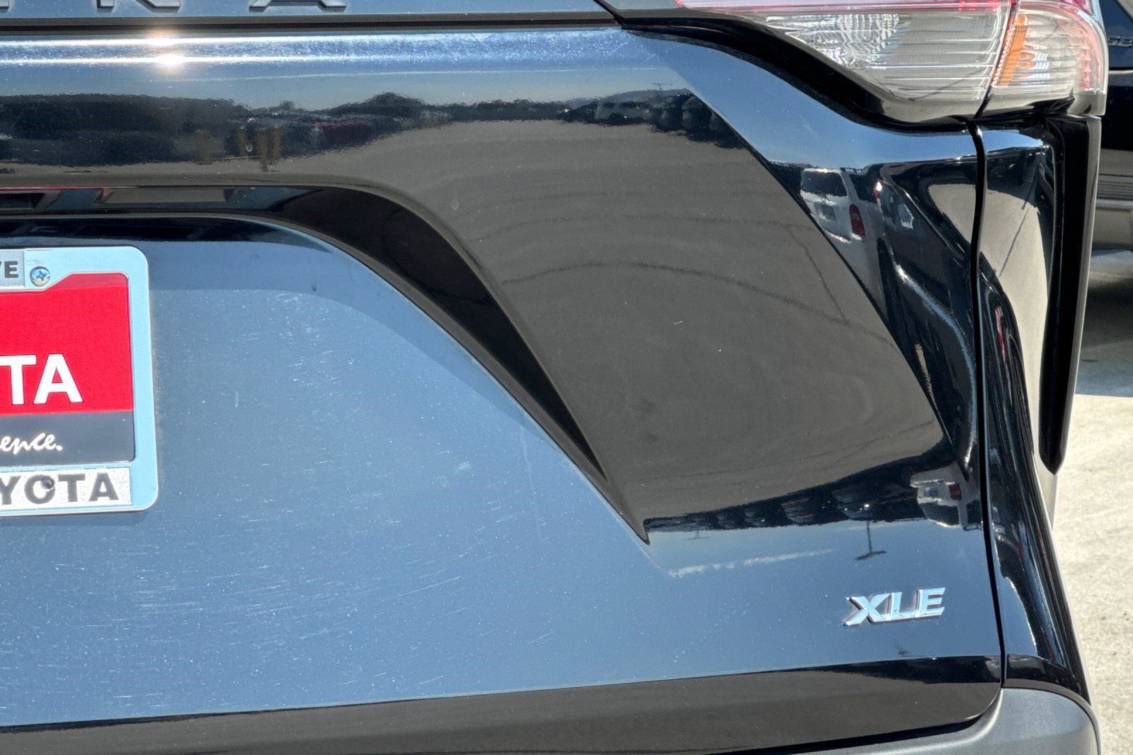 Used 2025 Toyota Sienna XLE FWD image 30