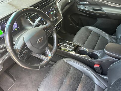 Used 2023 Chevrolet Bolt LT w/ Infotainment Package FWD image 11