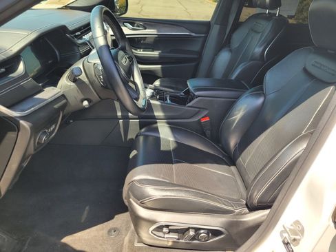 Used 2022 Jeep Grand Cherokee L Overland w/ Luxury Tech Group IV AWD/4WD image 16