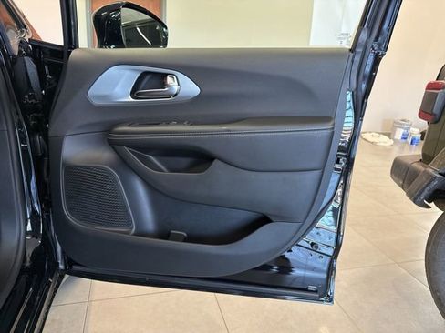 New 2026 Chrysler Pacifica Limited w/ S Appearance Package image 49