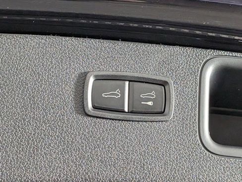 New 2026 Porsche Macan image 18