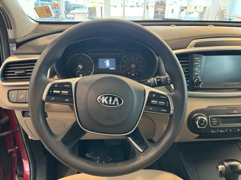 Used 2019 Kia Sorento AWD V6 image 17
