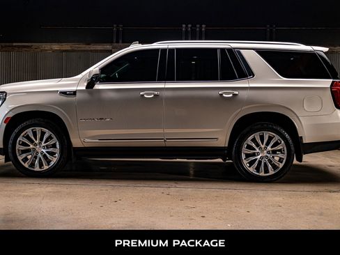 Used 2022 GMC Yukon Denali w/ Denali Premium Package image 5