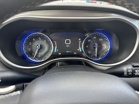 Certified 2023 Chrysler Pacifica Touring-L FWD image 17