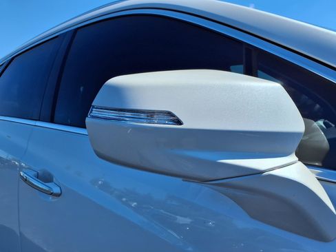 Used 2025 Cadillac XT5 Luxury FWD image 2