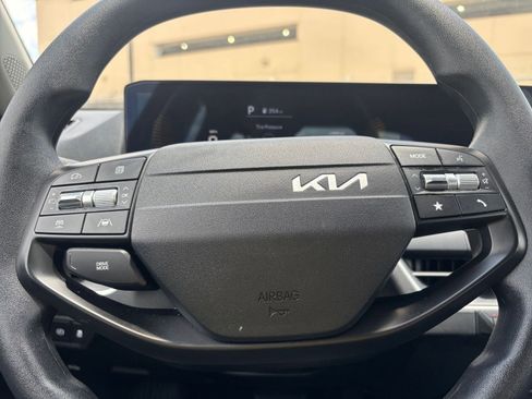 Used 2025 Kia K4 FWD image 25