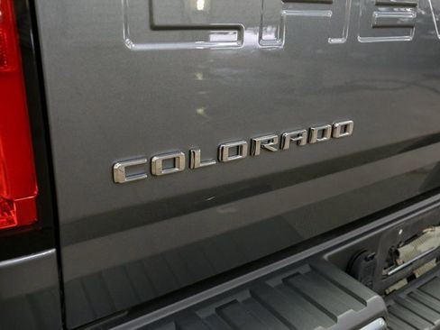 Used 2022 Chevrolet Colorado LT w/ LT Convenience Package image 11