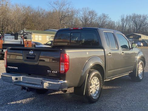 Used 2015 Nissan Frontier SV image 5