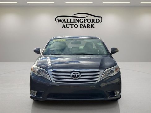Used 2011 Toyota Avalon Limited image 2