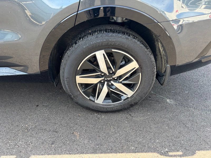 Certified 2023 Kia Sorento S w/ Panoramic Sunroof Package FWD image 16