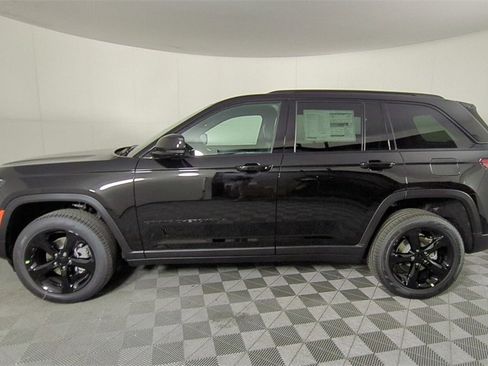 New 2025 Jeep Grand Cherokee Limited w/ Black Appearance Package image 7