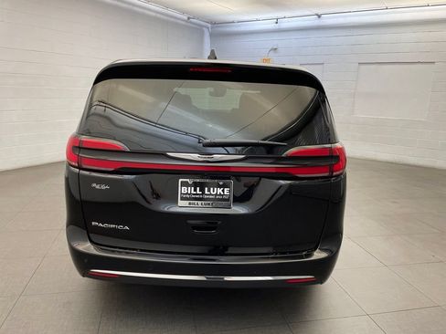 New 2026 Chrysler Pacifica Select FWD image 4