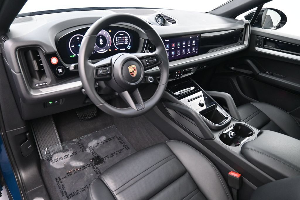 Certified 2025 Porsche Cayenne Coupe AWD/4WD image 4