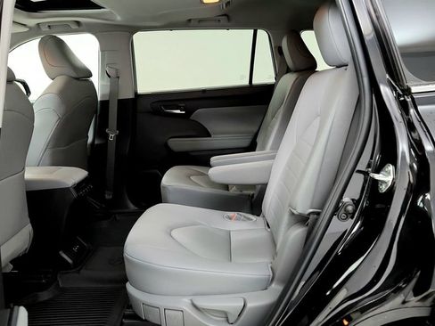 Certified 2024 Toyota Highlander XLE AWD/4WD image 21