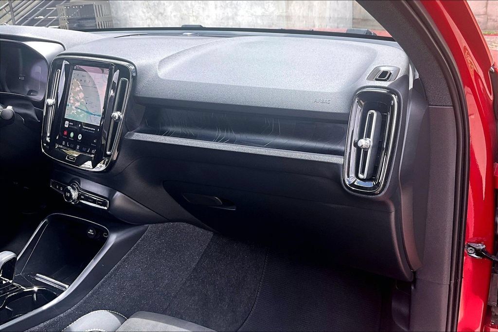 Certified 2023 Volvo C40 P8 Recharge Plus AWD/4WD image 21