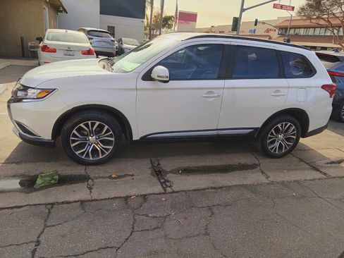 Used 2016 Mitsubishi Outlander SEL image 5