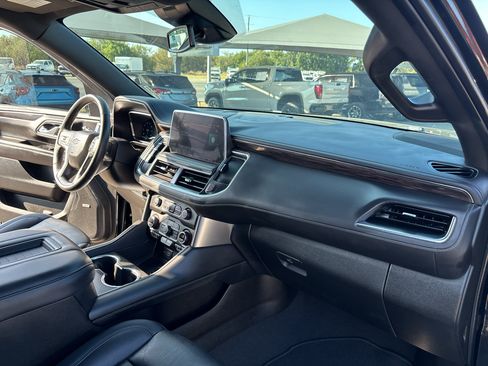 Used 2024 Chevrolet Suburban Z71 w/ Luxury Package AWD/4WD image 23