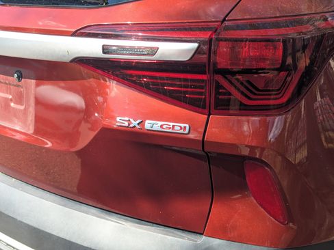 Certified 2021 Kia Seltos SX image 10