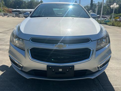 Used 2016 Chevrolet Cruze LT image 2