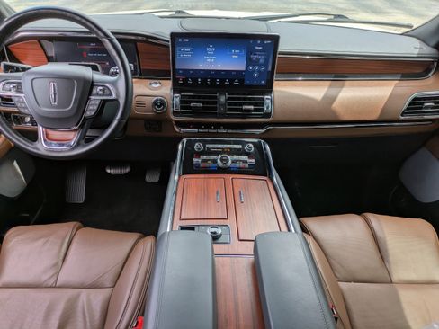 Used 2024 Lincoln Navigator L Reserve AWD/4WD image 14