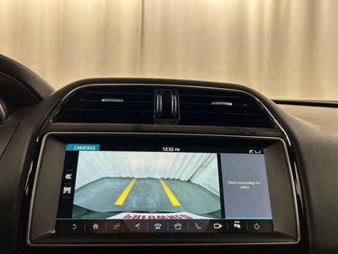 Used 2019 Jaguar F-PACE Premium AWD/4WD image 16