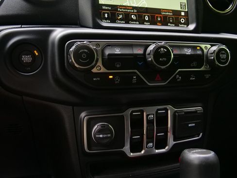 Used 2023 Jeep Gladiator Overland AWD/4WD image 13