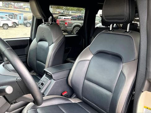 Used 2025 Ford Bronco Outer Banks image 11