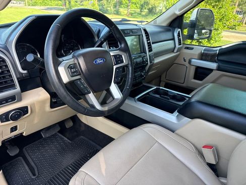 Used 2018 Ford F250 Lariat w/ Lariat Value Package RWD image 14
